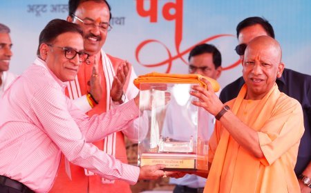 Lucknow : सदियों के आक्रमणों के बावजूद आज भी अडिग है सनातन आस्था: सीएम योगी