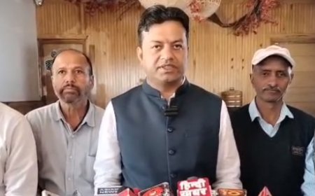 Mussoorie: मसूरी में सियासत गरमाई, कांग्रेस का मंत्री गणेश जोशी पर हमला, 'ट्रिपल इंजन फेल, जनता त्रस्त'।