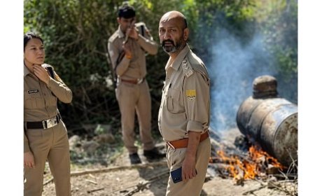 Bajpur : अवैध शराब के खिलाफ बड़ी कार्रवाई, 4000 किलो लहन नष्ट और कच्ची शराब बरामद