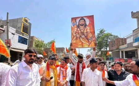 Pratapgarh : भगवान परशुराम जन्मोत्सव की धूम, गाजे-बाजे के साथ निकाली गई भव्य शोभायात्रा