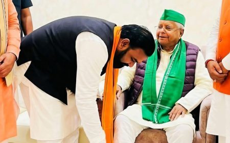 Patna : बिहार की राजनीति में शिष्टाचार की मिसाल: मुख्यमंत्री सम्राट चौधरी ने लालू प्रसाद यादव से लिया आशीर्वाद