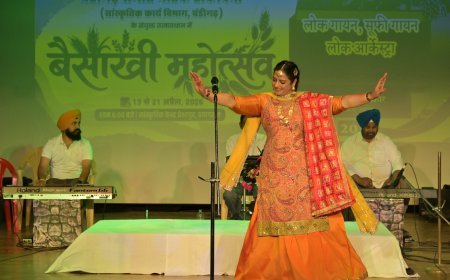 Prayagraj : बैसाखी महोत्सव में लोक संगीत और वाद्ययंत्रों की जुगलबंदी ने मोहा मन, कलाकारों ने बिखेरे पंजाब के रंग