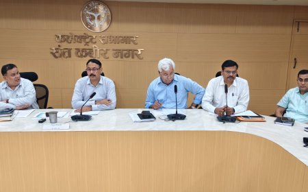 Santkabirnagar : फार्मर रजिस्ट्री में ढिलाई पर जिलाधिकारी का कड़ा रुख, लापरवाह कर्मचारियों का वेतन और मानदेय रोका