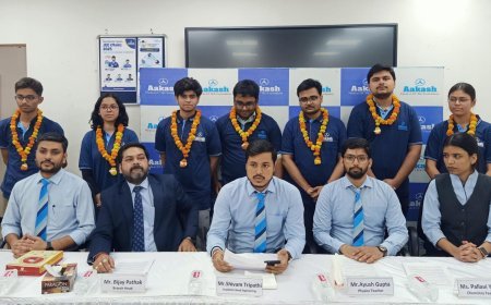 Ayodhya : जेईई प्रवेश परीक्षा में आकाश संस्थान के प्रियांशु श्रीवास्तव बने सिटी टॉपर, 9 विद्यार्थियों ने हासिल किए शानदार अंक