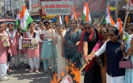 Hardoi: हरदोई में ‘नारी शक्ति’ का शंखनाद: विपक्ष के खिलाफ महिलाओं का विशाल मार्च, पुतला दहन। 