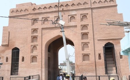 सम्भल का ऐतिहासिक किला चमका: 29 लाख में ‘कारवां सराय’ गेट का कायाकल्प, जल्द बनेगा बड़ा टूरिस्ट हब।