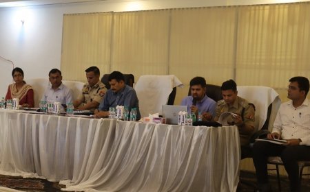 Hardoi: 29 अप्रैल को पीएम के गंगा एक्सप्रेस-वे लोकार्पण को लेकर मंडलीय स्तर पर बड़ी तैयारी, आयुक्त-आईजी ने की समीक्षा बैठक। 