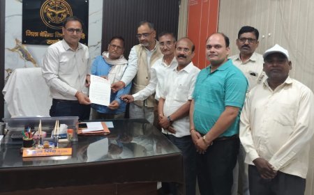 Raebareli : जनगणना कार्य में जुटे शिक्षकों के लिए उपार्जित अवकाश की मांग, शिक्षक संघ ने बीएसए को सौंपा ज्ञापन