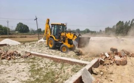 Ayodhya : अवैध कॉलोनियों पर चला प्रशासन का हंटर, 450 बिस्वा जमीन से हटाया गया कब्जा