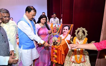 Lucknow : राष्ट्रकवि रामधारी सिंह दिनकर की पुण्यतिथि पर उप मुख्यमंत्री केशव प्रसाद मौर्य ने दी श्रद्धांजलि