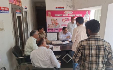 Hathras: एसडीएम सुनी थाना समाधान दिवस जनसमस्यायें। 