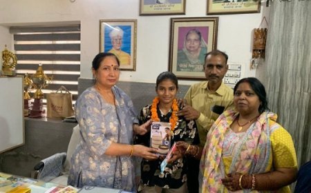 Hathras: यूपी बोर्ड परिणाम में कन्या इंटर कॉलेज की छात्राओं का शानदार प्रदर्शन। 