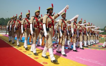 Lucknow : सीएम योगी की मौजूदगी में महिला आरक्षियों ने ली शपथ, बोलीं- मिला नया आत्मविश्वास