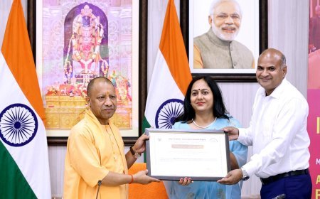 Lucknow : उत्तर प्रदेश यानी सेफ्टी, स्टेबिलिटी एंड स्पीड की गारंटी, सीएम योगी ने 17 फॉर्मा कंपनियों को प्रदान किया लेटर ऑफ कम्फर्ट 