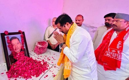 Hardoi: भाजपा के पूर्व जिलाध्यक्ष स्व. रामकिशोर गुप्ता ‘गुड्डू’ को दी गई भावभीनी श्रद्धांजलि। 