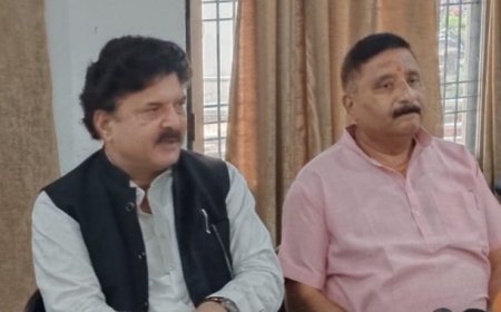 Ballia: जिले में गोवंश संरक्षण को नई मजबूती: 30 गौशालाओं में 2295 गोवंश सुरक्षित, 1130 परिवारों ने अपनाया पालन। 