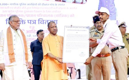 Lucknow: नियुक्ति पत्र पाकर झूमे युवा, बोले—योगी सरकार ने दी पारदर्शी भर्ती और सुरक्षित माहौल।