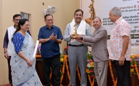 Lucknow: लखनऊ में तकनीक की शुरुआत सूचना विभाग से, सम्मान समारोह में दिग्गजों ने साझा किए अनुभव। 