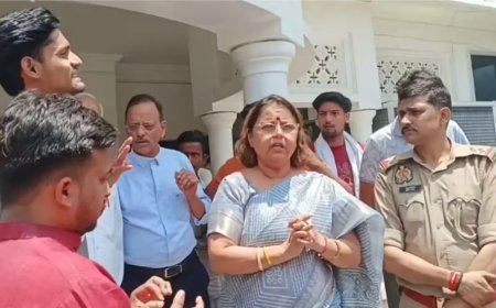 Hardoi : हरदोई की प्रतिष्ठित शिक्षाविद् के विरुद्ध सोशल मीडिया ट्रायल, ईर्ष्या और द्वेष की राजनीति से आहत हुआ गरिमामयी इतिहास