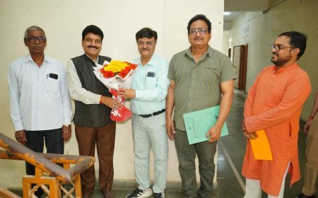 Lucknow : लखनऊ विश्वविद्यालय में ज्योतिष और समाज विज्ञान के समन्वय पर शोध पूरा, डॉ. तेजस्कर पाण्डेय को मिली पी-एच.डी. की उपाधि