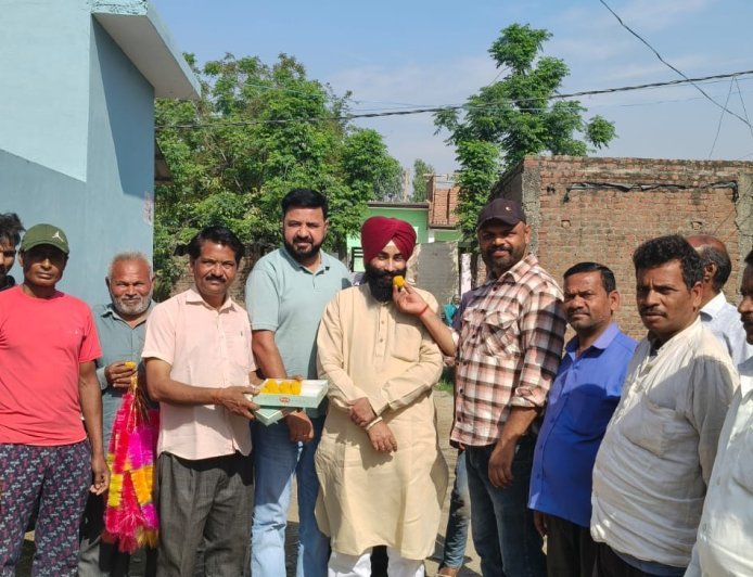 Bajpur: सीता कॉलोनी में विकास कार्यों का शुभारंभ किया। 