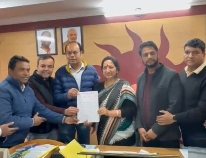 Mussoorie: मसूरी में नए लाइसेंस प्रस्ताव पर बवाल, व्यापारियों ने दी आंदोलन की चेतावनी।