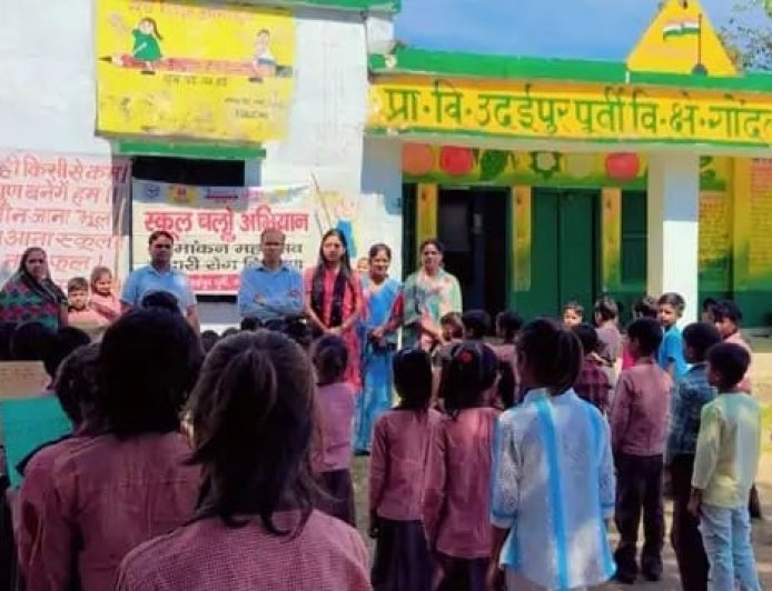 Sitapur : उदईपुर पूर्वी में ‘स्कूल चलो अभियान’ की गूँज, रैली निकालकर बच्चों के नामांकन की अपील