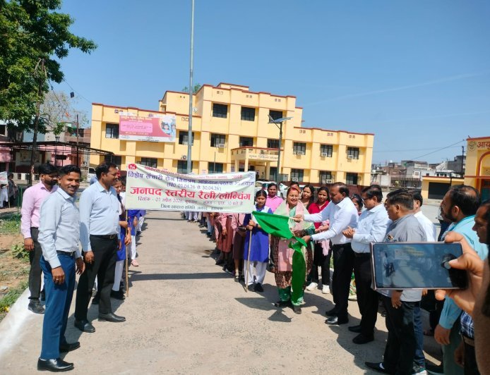 Hathras : विशेष संचारी रोग और दस्तक अभियान की शुरुआत, जागरूकता रैली को विधायक ने रवाना किया