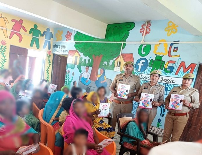 Sitapur : महिलाओं की सुरक्षा के लिए पुलिस का बड़ा अभियान, मिशन शक्ति के तहत दी गई कानूनी जानकारी