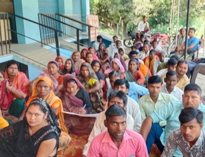 Sitapur : खैराबाद में दिव्यांगों और निराश्रित महिलाओं ने समस्याओं को लेकर जताया विरोध