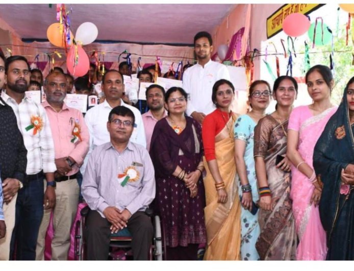 Sitapur : बंजरिया के कंपोजिट विद्यालय में वार्षिक उत्सव और पुरस्कार वितरण समारोह का आयोजन