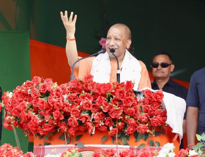 Lucknow : असम को नहीं बनने देंगे लव जेहाद व लैंड जेहाद की धरती- योगी