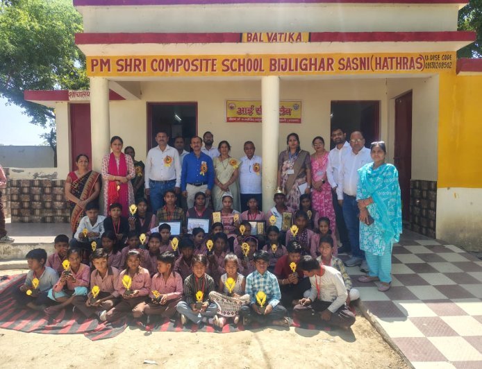 Hathras : हाथरस के पीएम कंपोजिट स्कूल में वार्षिकोत्सव और विदाई समारोह का भव्य आयोजन