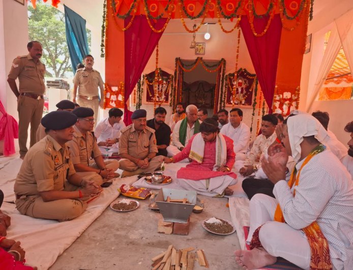 Hathras : सासनी कोतवाली में 29 वर्ष पुराने मंदिर का भव्य जीर्णोद्धार और प्रतिमाओं की प्राण प्रतिष्ठा संपन्न
