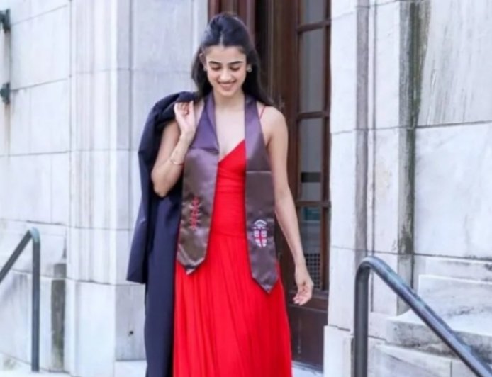 बॉलीवुड में नई सनसनी की दस्तक: टीवी के चहेते सितारों की लाडली, खानदान में सुपरस्टार्स की भरमार।