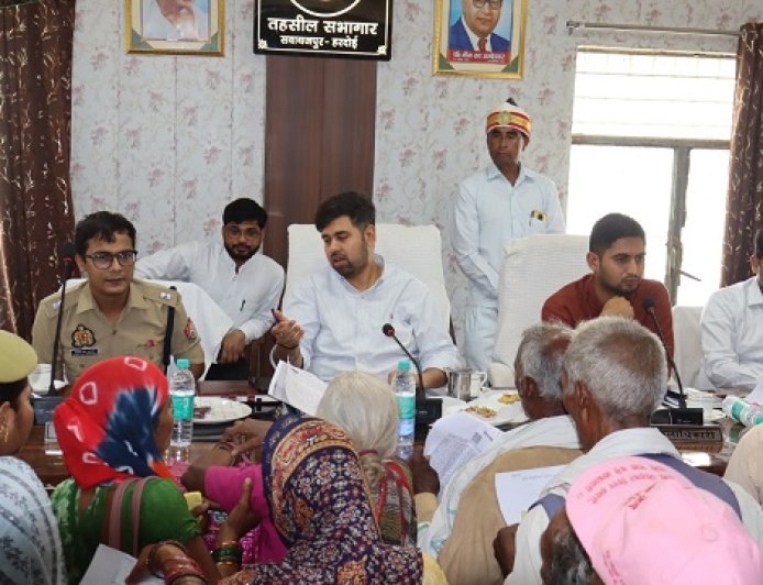 Hardoi: सम्पूर्ण समाधान दिवस में डीएम अनुनय झा सख्त: शिकायतों का समयबद्ध व निष्पक्ष निस्तारण सुनिश्चित करने के निर्देश। 