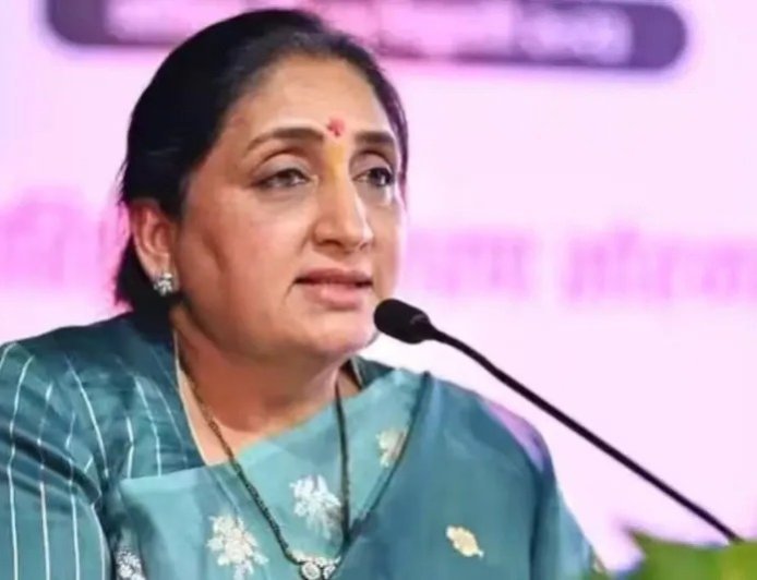 बारामती उपचुनाव में कांग्रेस ने खेला दांव, सुनेत्रा पवार के खिलाफ आकाश मोरे चुनौती देने को तैयार।