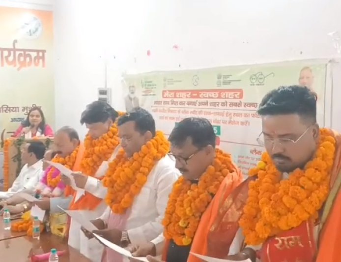 Sambhal : सम्भल नगरपालिका में गूंजे ढोल-नगाड़े: 5 मनोनीत सदस्यों ने ली शपथ, विकास को मिलेगी नई रफ्तार