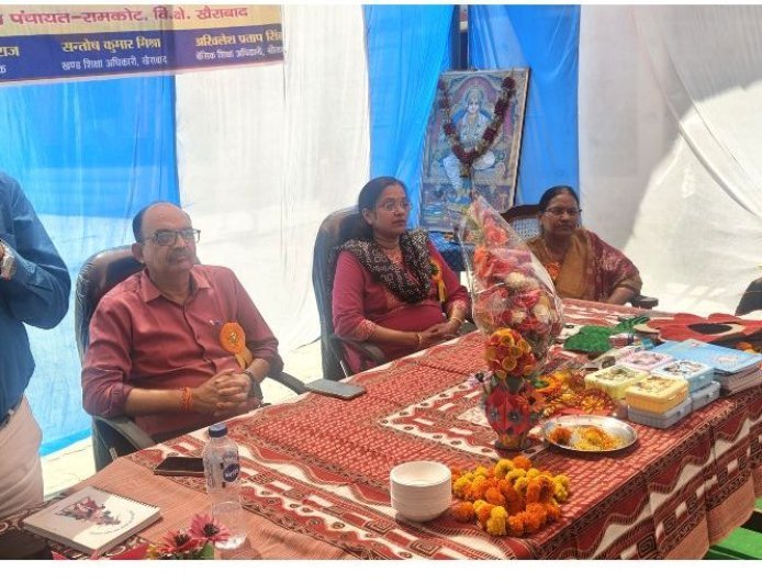 Sitapur : रामकोट के स्कूल में शिक्षा चौपाल आयोजित, बच्चों के बेहतर भविष्य के लिए अभिभावकों को किया प्रेरित