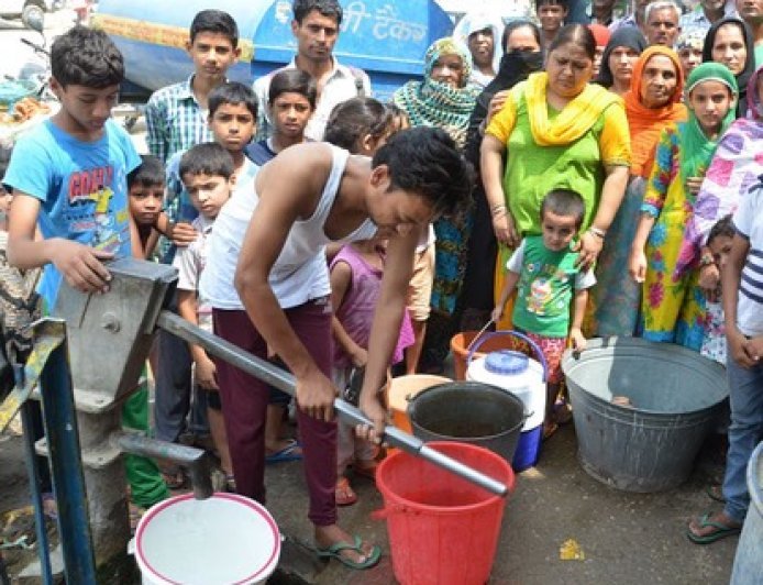 Deoband : साढ़े आठ घंटे बिजली रही बंद, पानी की बूंद को तरसी आधी आबादी