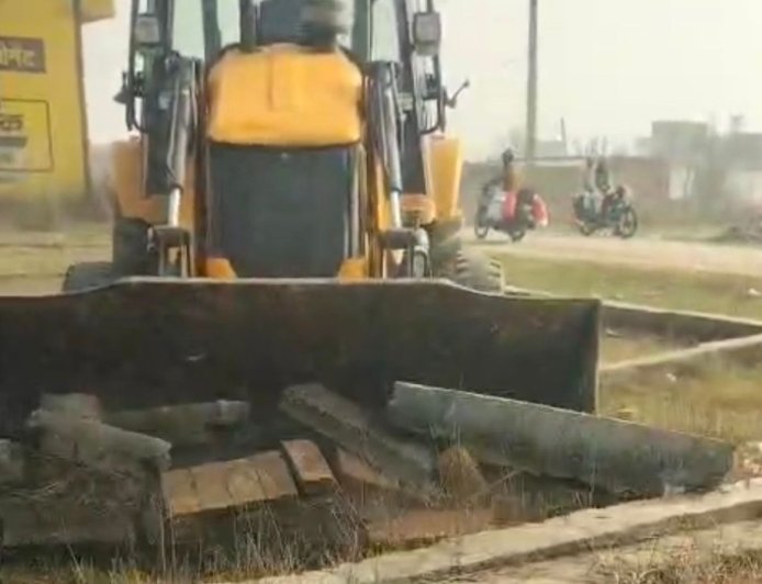 Saharanpur : सहारनपुर विकास प्राधिकरण की कार्रवाई बनी मजाक, सील लगने के कुछ ही घंटों बाद फिर खुला बैंक्वेट हॉल