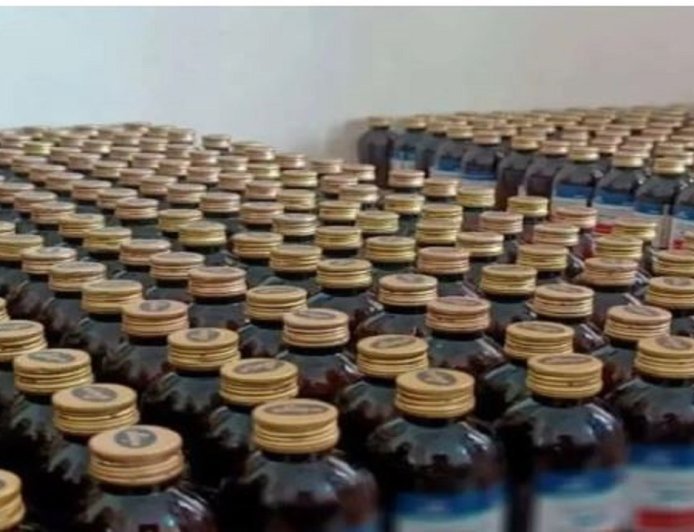 पटना में नशे के खिलाफ बड़ी कार्रवाई: चेन्नई से आई 50 लाख की प्रतिबंधित कफ सिरप जब्त, एक तस्कर गिरफ्तार।