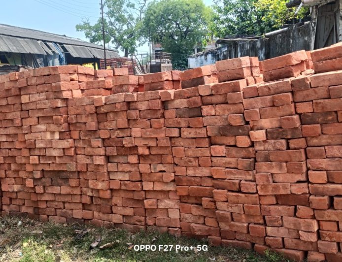 Lakhimpur- Kheri : धौरहरा में बन रहे सेल्फी प्वाइंट में घटिया सामग्री के इस्तेमाल का आरोप, मानक दरकिनार कर हो रहा निर्माण