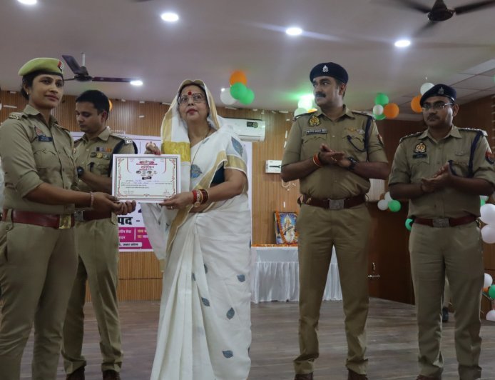 Hardoi : मिशन शक्ति कार्यक्रम का आयोजन, जिला पंचायत अध्यक्ष ने कहा- घर के आंगन से चंद्रयान तक पहुँच रही हैं महिलाएँ