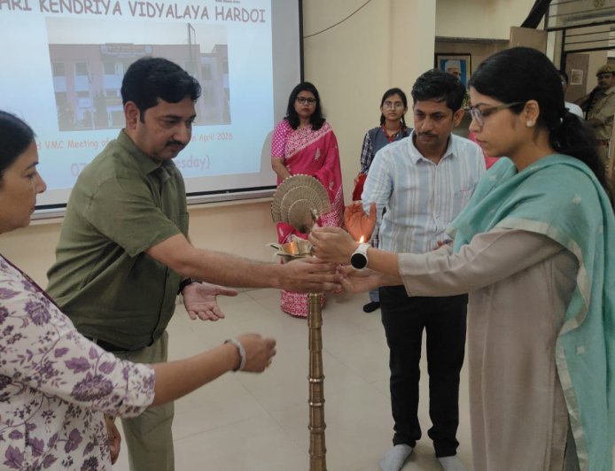 Hardoi : केंद्रीय विद्यालय में प्रबंधन समिति की बैठक, डिजिटल शिक्षा को बढ़ावा देने के लिए शैक्षिक पोर्टल का उद्घाटन