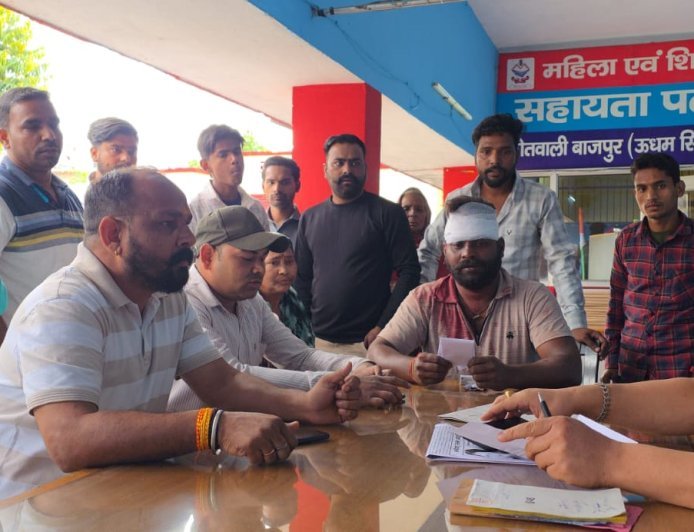 Bajpur : भैंस के बच्चे को टक्कर मारने पर दो पक्षों में खूनी संघर्ष, तीन घायल