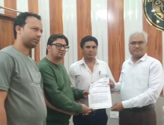 Sambhal : पूर्व IPS अमिताभ ठाकुर के समर्थन में गरजी आज़ाद अधिकार सेना, फर्जी मुकदमों और धमकियों पर उठी जांच की मांग