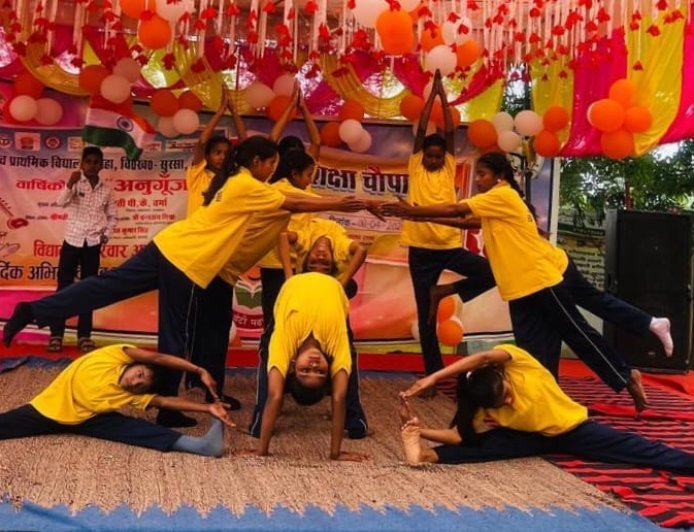 Hardoi : उच्च प्राथमिक विद्यालय बरहा में वार्षिकोत्सव का आयोजन, जिला पंचायत अध्यक्ष ने मेधावी विद्यार्थियों को किया सम्मानित