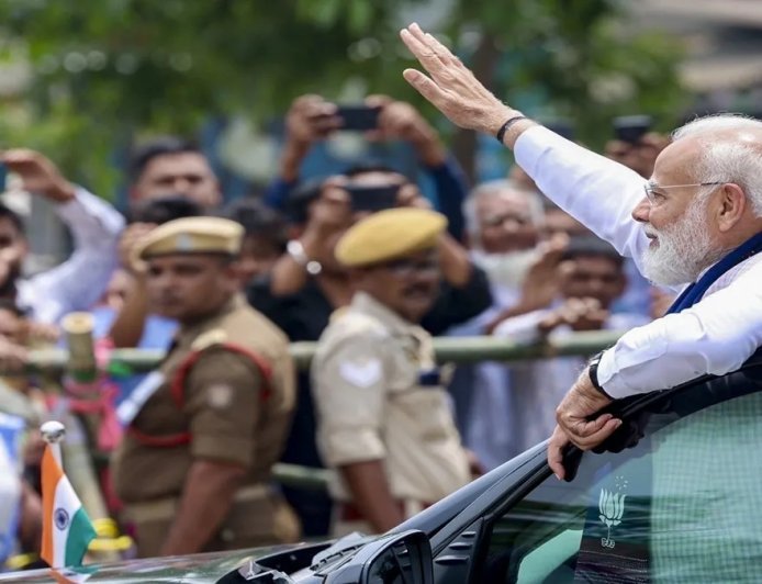 बंगाल के रण में पीएम मोदी की हुंकार: हल्दिया, आसनसोल और बीरभूम में रैलियों का रेला, परिवर्तन का किया दावा।