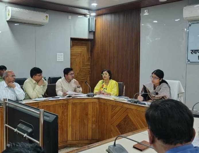 Hardoi: मिशन शक्ति 5.0 चरण-2: सीडीओ सान्या छाबड़ा की बैठक में कन्या सुमंगला योजना के 6 चरणों में शीघ्र आवेदन के निर्देश। 